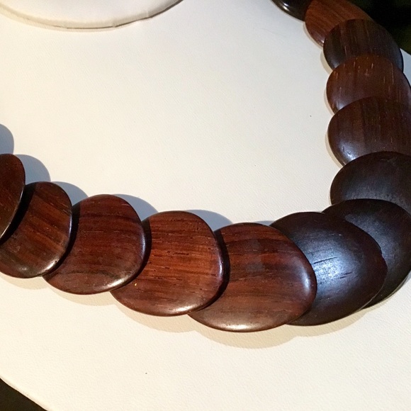 🌺Rare Vintage Wood Disc Necklace - Picture 5 of 7